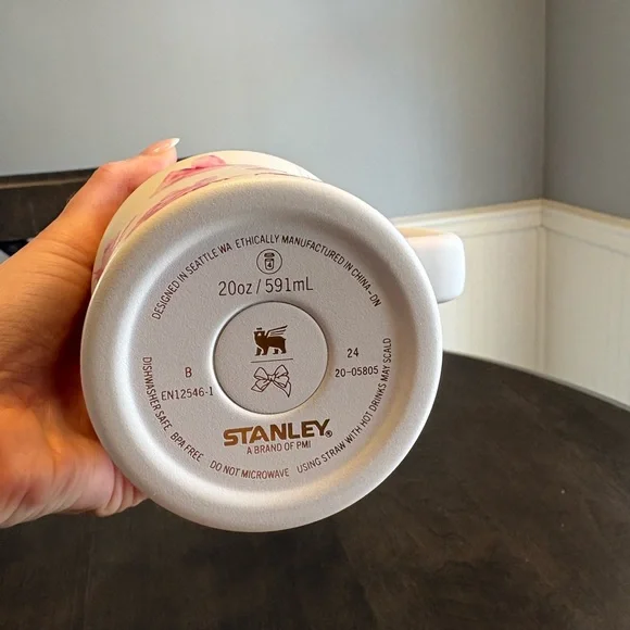Stanley x Love Shack Fancy 20oz Quencher - never used! - Picture 5 of 6